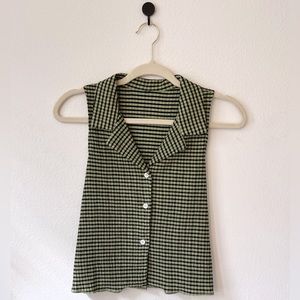 Super cute checkered cropped button down shirt.